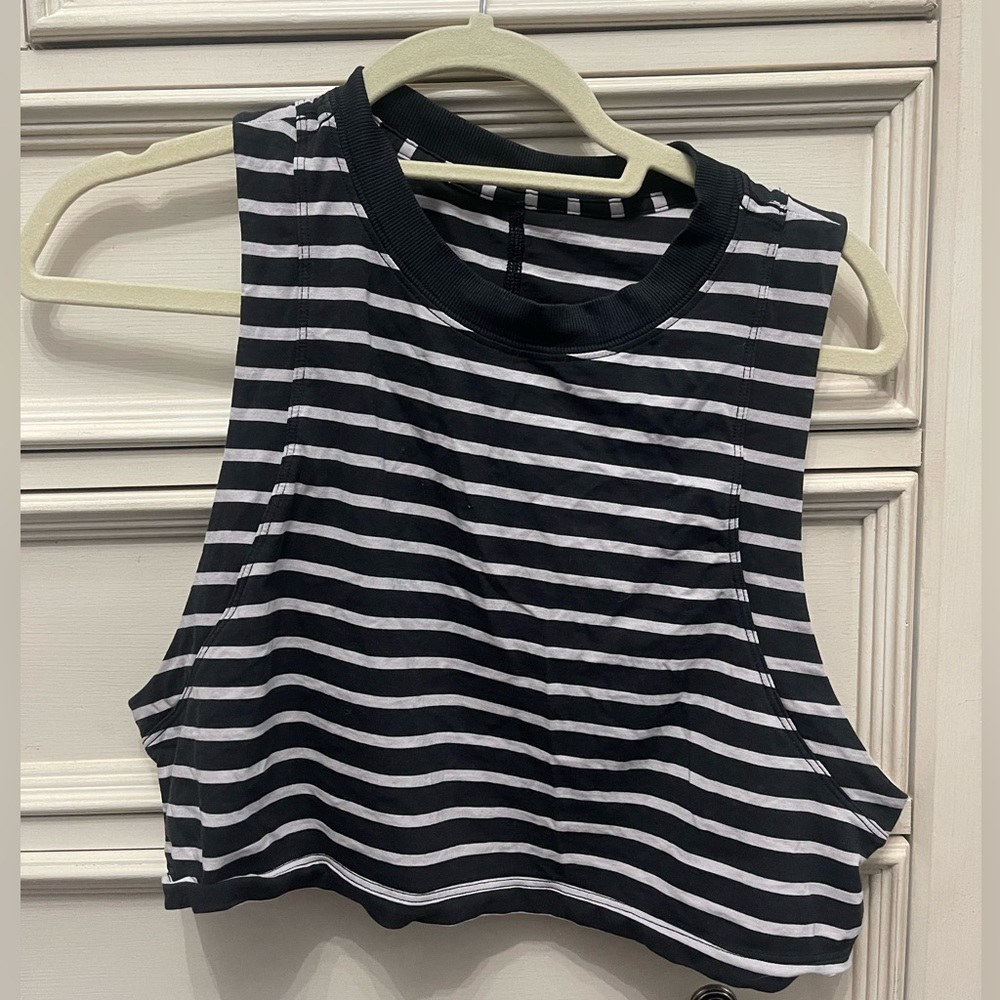 Lululemon all yours crop tank size 6